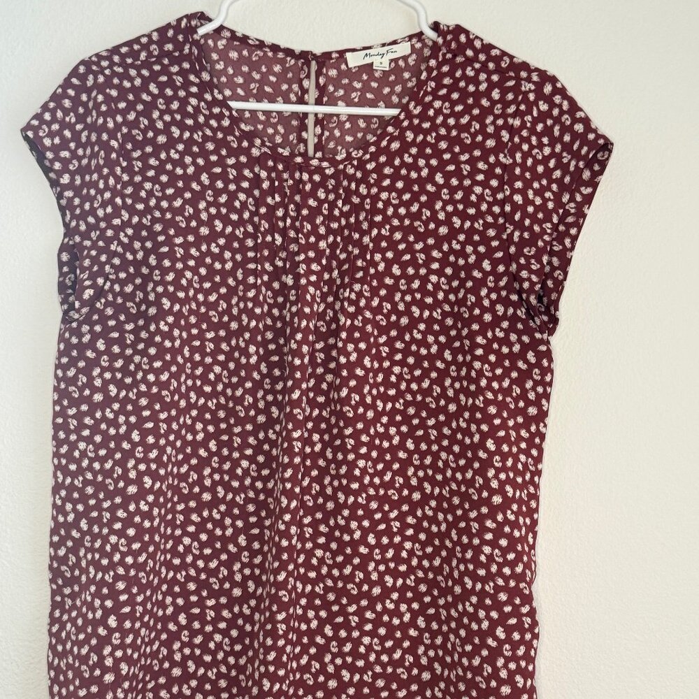 Monday Fun Red Abstract Print Keyhole Blouse S
